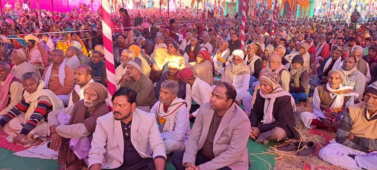 दो दिवसीय संतमत सत्संग सह प्रवचन कार्यक्रम में उमड़ी श्रद्धालुओं की भीड़