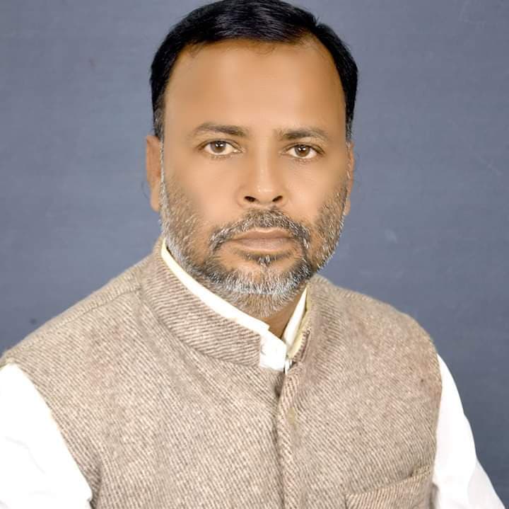 नियमों को ताक पर रखकर रेलवे की जमीन से हो रही मिट्टी कटाई