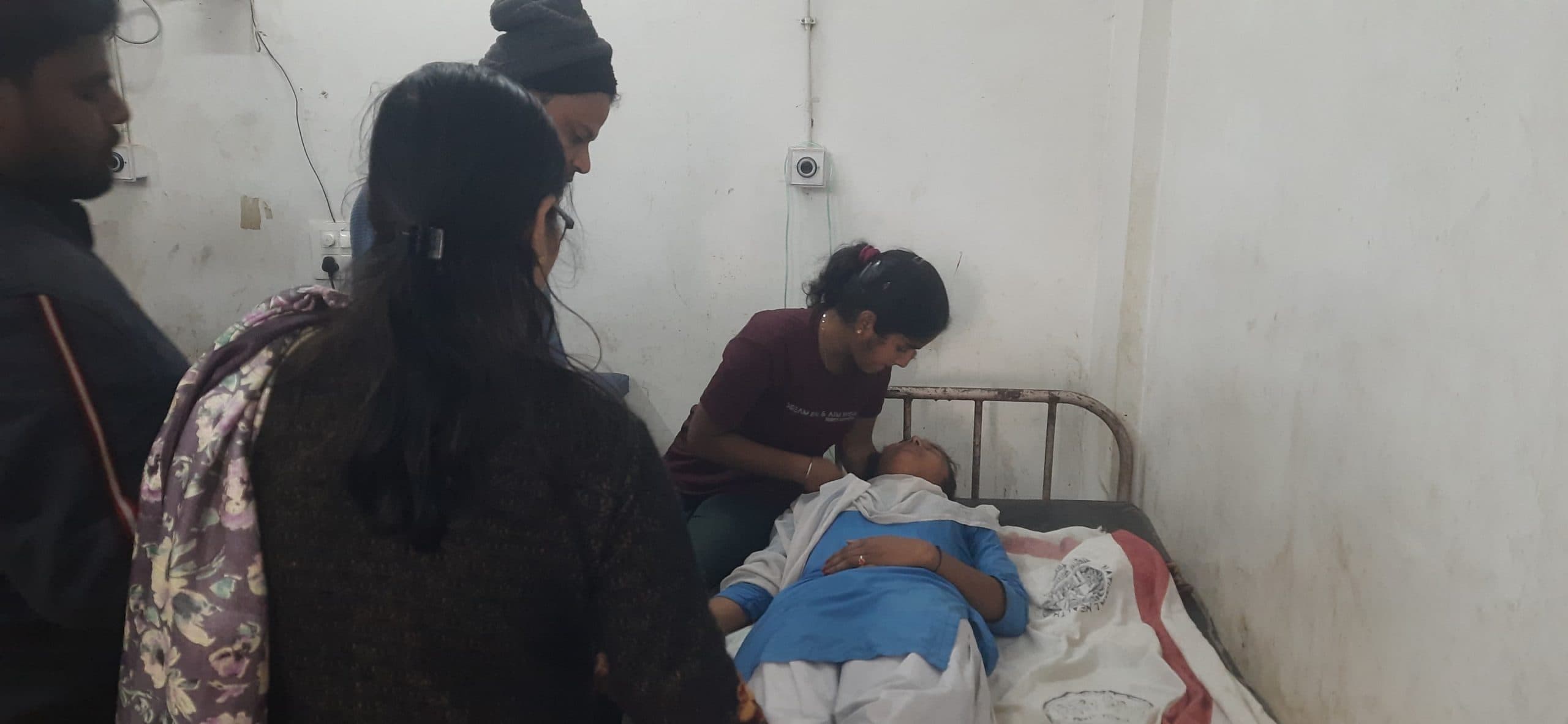 कबड्डी खेल रही छात्रा ईंट पर गिर कर हुई बेहोश