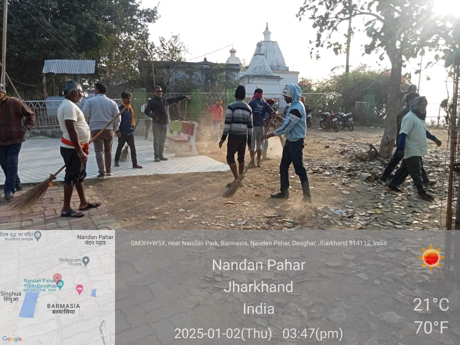 Deoghar News : नंदन पहाड़ पर फैले कचरे की हुई सफाई