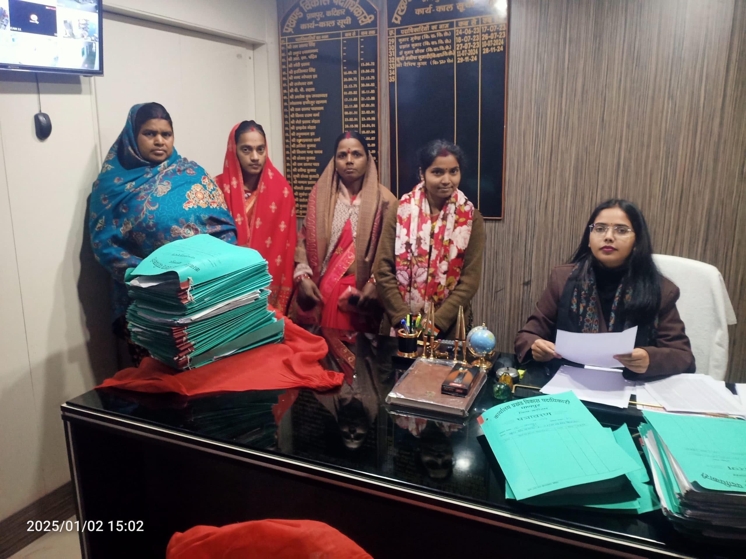 जीविका ने बीडीओ को मांग पत्र सौंपा