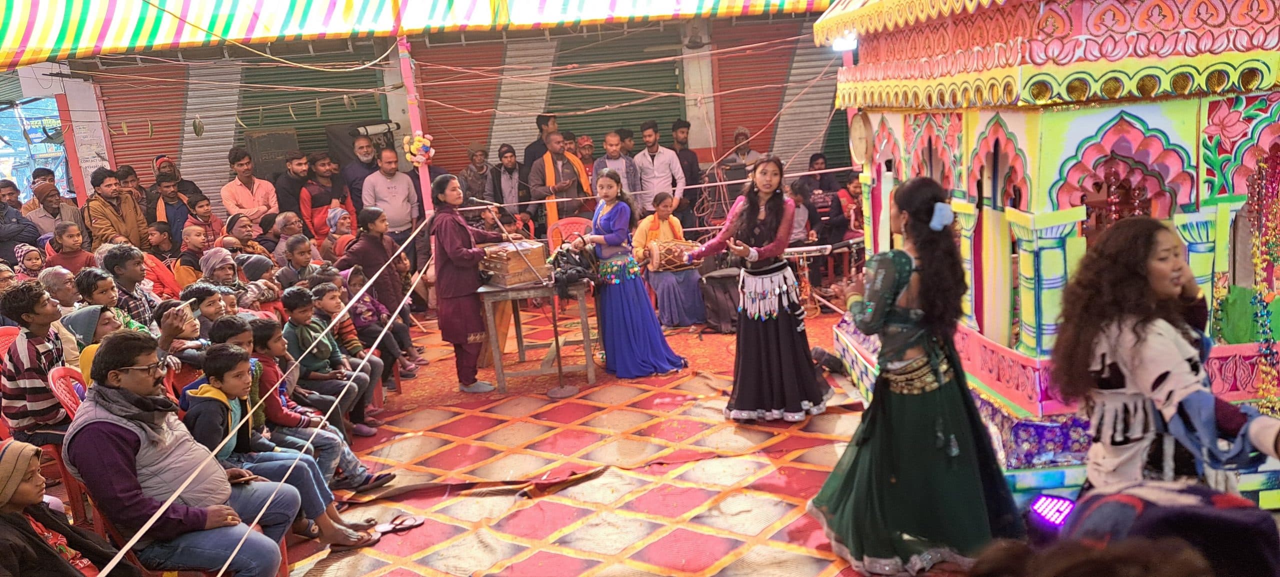 अष्टयाम संकीर्तन से बना है भक्तिमय माहौल