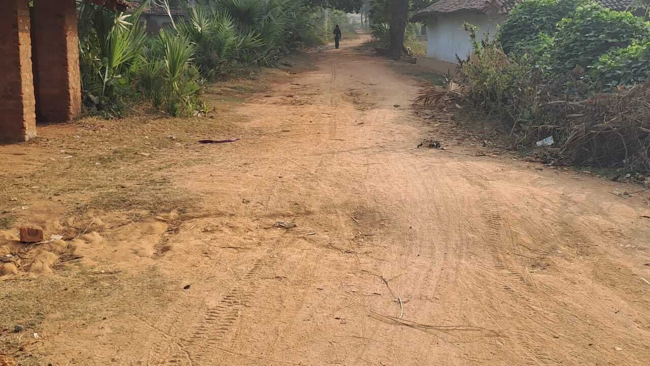 Lead : छोटी रणबहियार की सड़कें बदहाल, परेशान ग्रामीण