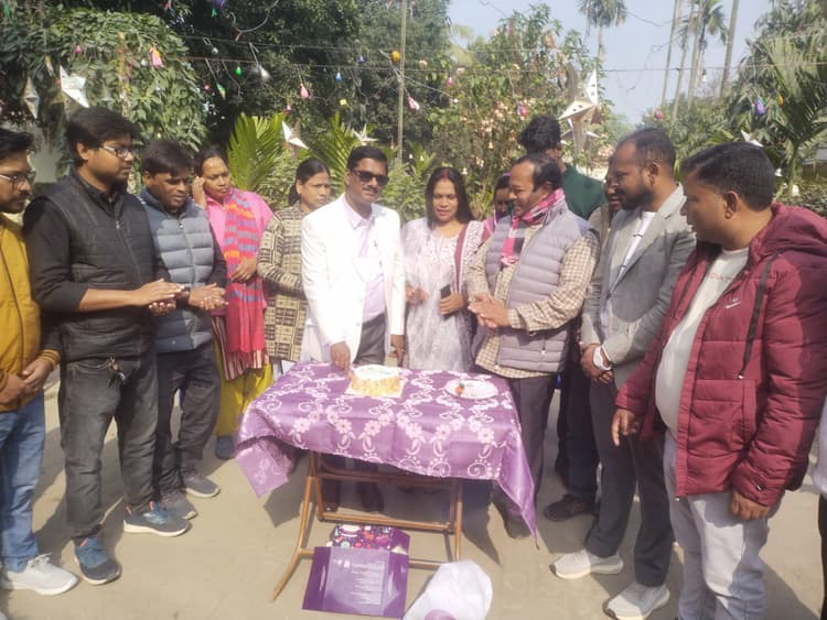 नप अध्यक्ष ने कुष्ठ रोगियों के साथ मनाया अपना जन्मदिन