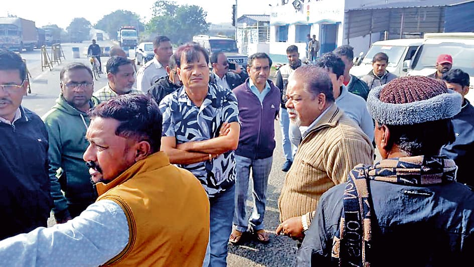 डिबुडीह चेकपोस्ट पर तीर्थयात्रियों के लिए अस्थायी शिविर