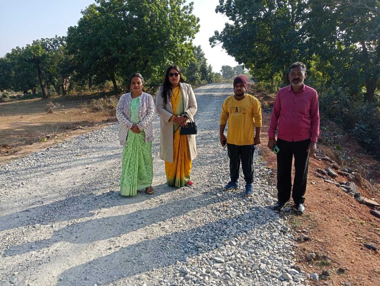 जिप अध्यक्ष व सदस्य ने किया पथ का निरीक्षण