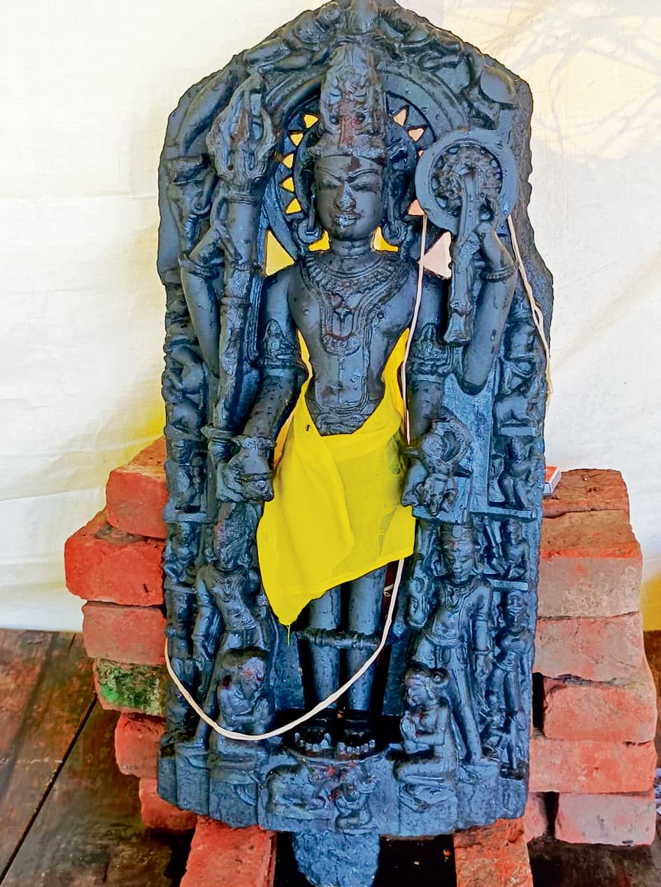 Siwan News : काले पत्थर से बनी विष्णु भगवान की मूर्ति चोरी