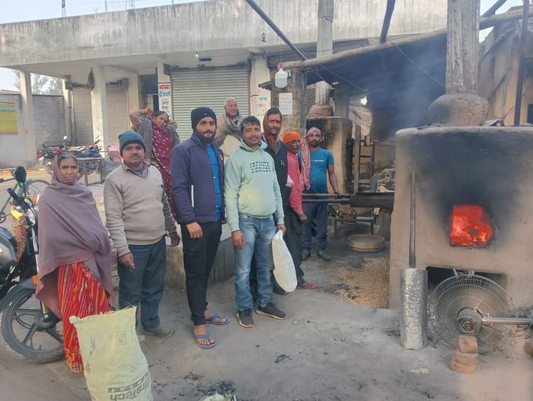 Giridih News :मकर संक्रांति को ले चूड़ा मिलों में उमड़ने लगी भीड़