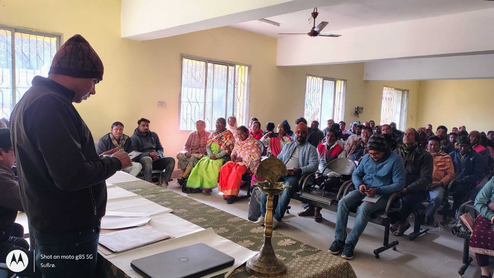 योजनाओं का लाभ लेने के लिए लोगों को करें जागरूक : प्रशिक्षक