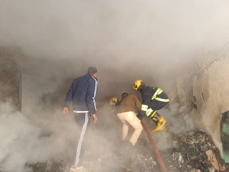 गोदाम और घर में शॉर्ट सर्किट से लगी आग, भारी क्षति