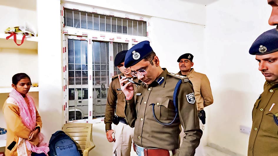 Gaya News : आवेदनों में दर्ज मोबाइल नंबरों पर खुद कॉल करके एसएसपी ने लिया फीडबैक