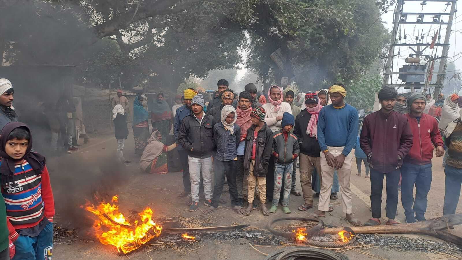 वाहन के धक्के से बाइक सवार की मौत, जाम