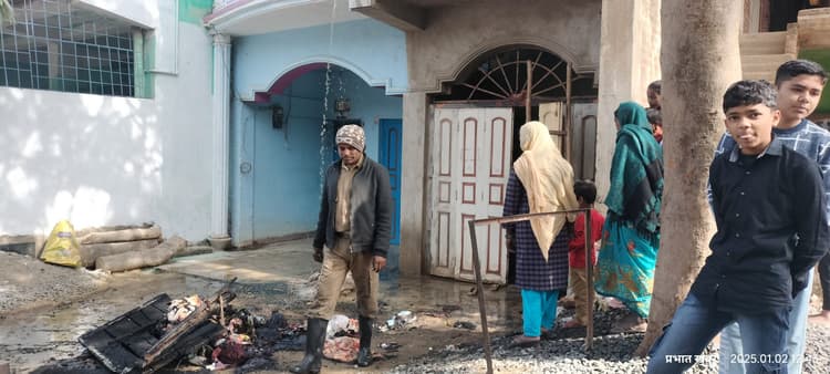 Giridih News: घर में लगी आग, सात लाख की संपत्ति का नुकसान