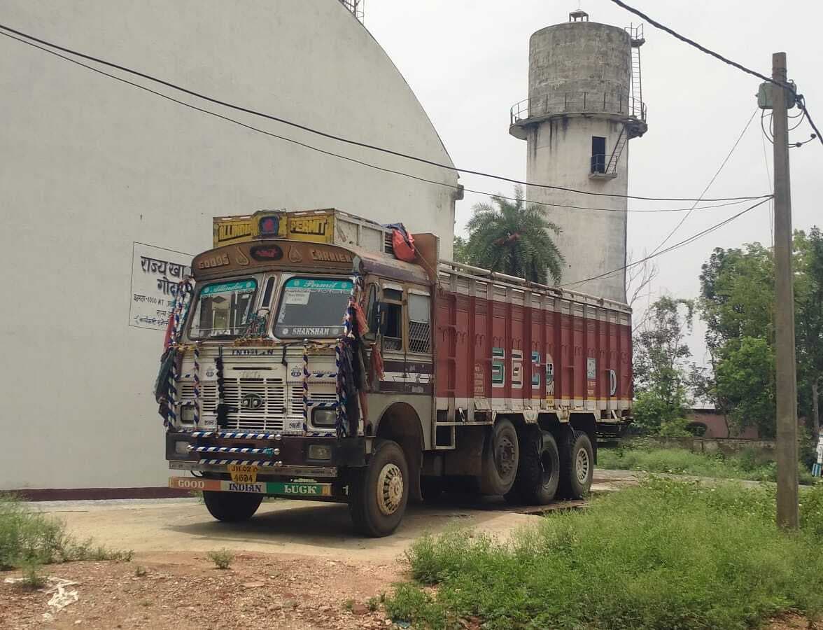 Giridih News :गांडेय के गोदाम में वर्षों से पड़ा है अन्नपूर्णा योजना का अनाज