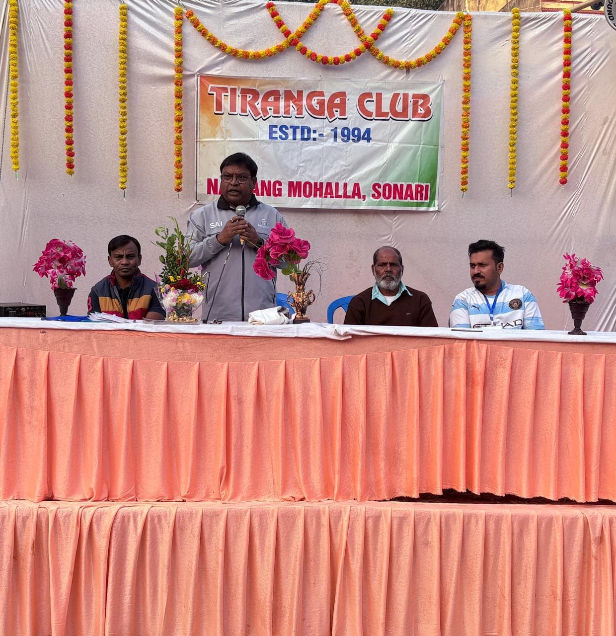 सोनारी में आउटडोर बैडमिंटन शुरू, 100 खिलाड़ी शामिल