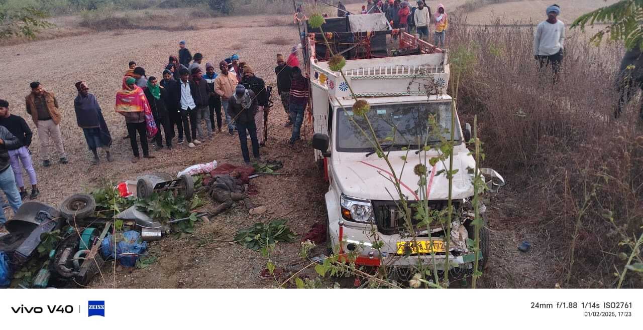 पिकअप वाहन दुर्घटनाग्रस्त, चार की मौत, एक गंभीर