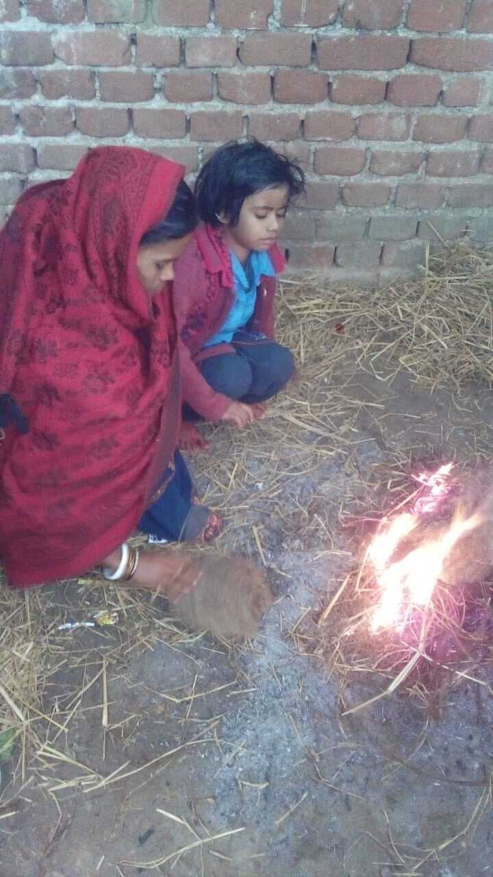 Bhagalpur news ठंड से घरों में दुबके लोग, अलाव की व्यवस्था करने की मांग