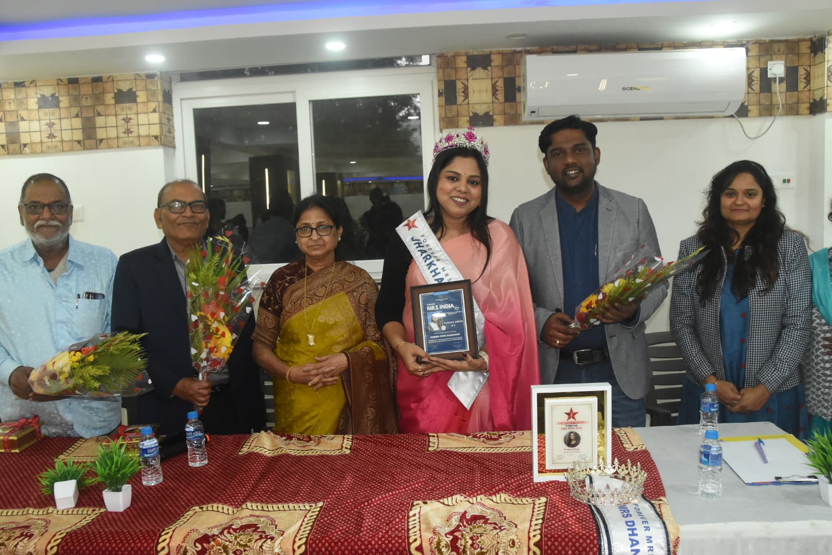 Dhanbad News : धनबाद की पुष्पा सिंह को मिला फॉर एवर मिसेज झारखंड का ताज