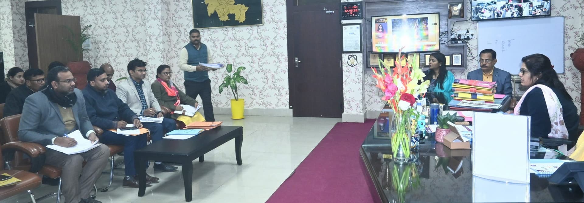 Bokaro News : चिकित्सा पदाधिकारी समेत स्वास्थ्य कर्मी बायोमीट्रिक से दर्ज करेंगे उपस्थिति : डीसी