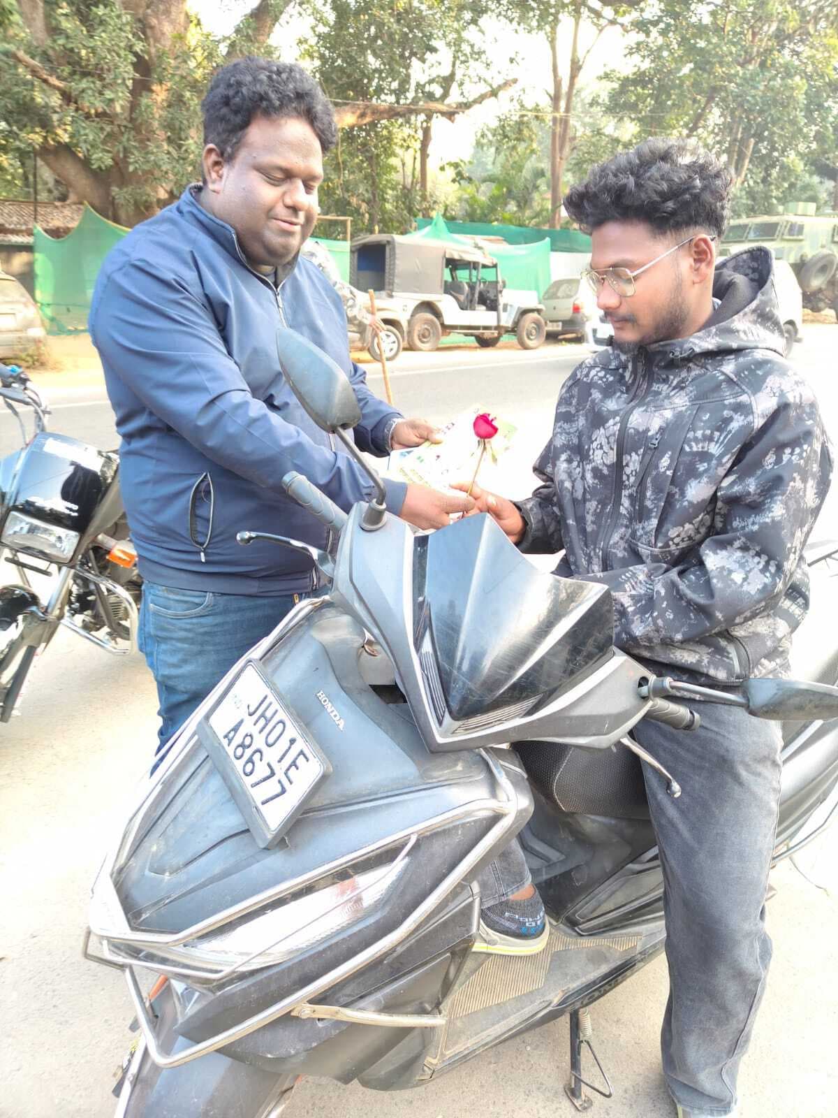 सड़क सुरक्षा जागरूकता अभियान चलाया