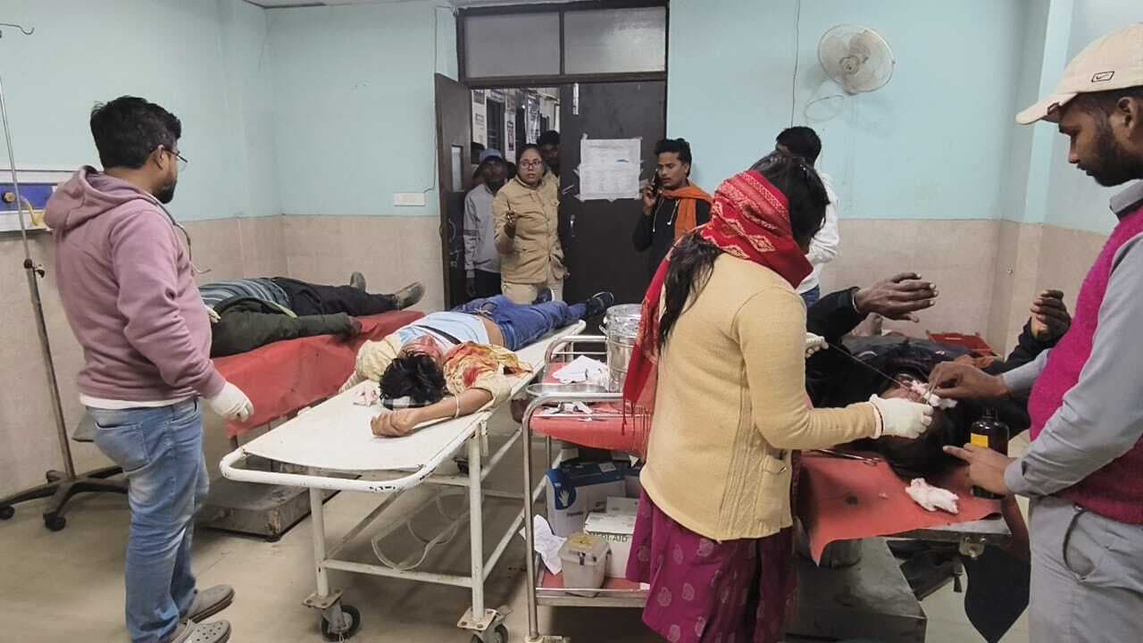 दो बाइकों की टक्कर में तीन जख्मी, हालत गंभीर