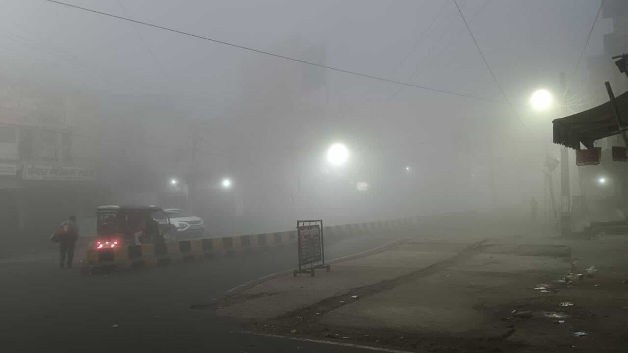 ठंड से लोगों को नहीं मिल रही राहत, पछुआ हवा से लोगों की बढ़ी है परेशानी