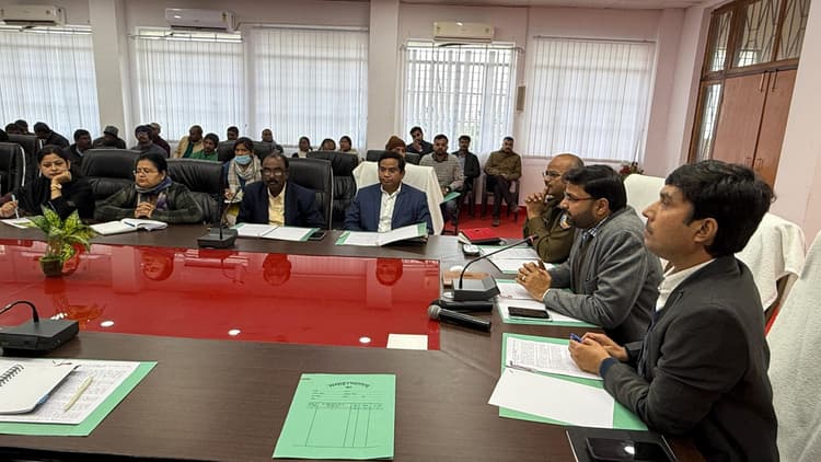 व्यापक छापेमारी अभियान चलायेंः उपायुक्त