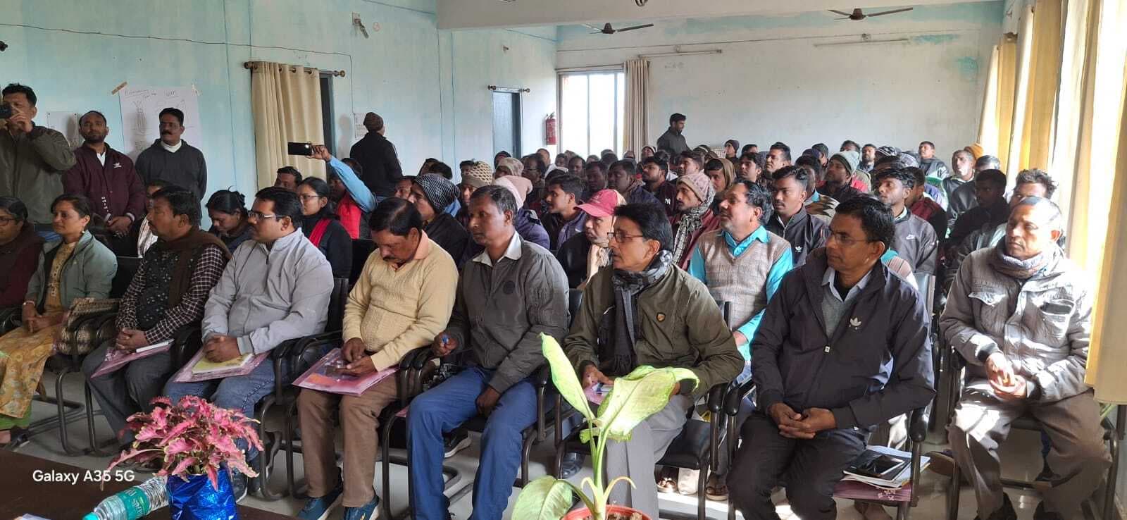 कृषक परंपरागत कृषि पद्धति से ऊपर उठकर आधुनिक तरीके से करें खेती : डीसी