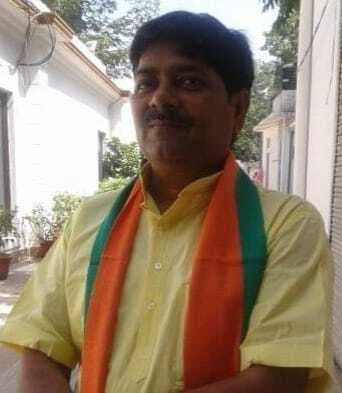 डीएम से खाद की कालाबाजारी को लेकर की शिकायत