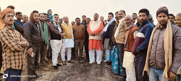 सड़क निर्माण में आई बाधा का हुआ समाधान