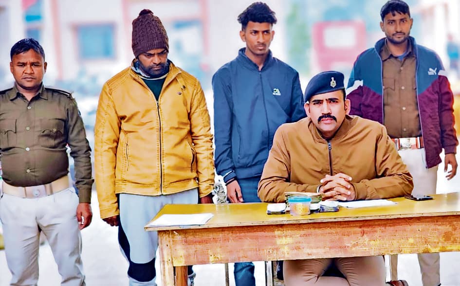 Gopalganj News : 44 ग्राम ब्राउन सुगर के साथ दो ड्रग्स पेडलर गिरफ्तार, 34 हजार नकद जब्त