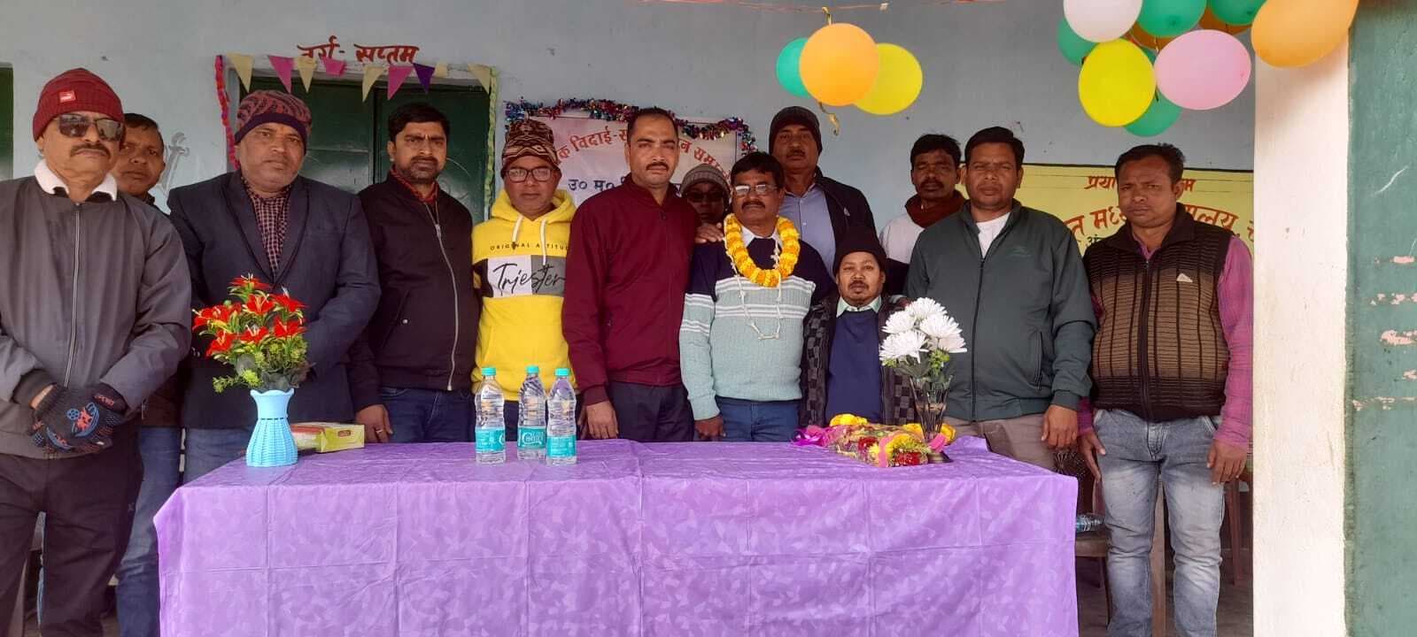 चाकड़ी के सहायक अध्यापक को दी गयी विदाई