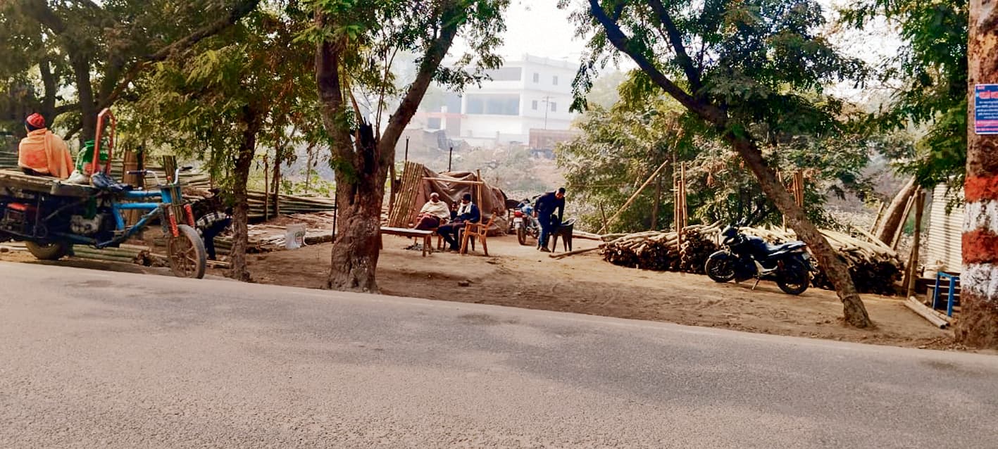 Buxar News: सोन नहर की जमीन पर फिर से कब्जा कर बना ली गयीं दुकानें