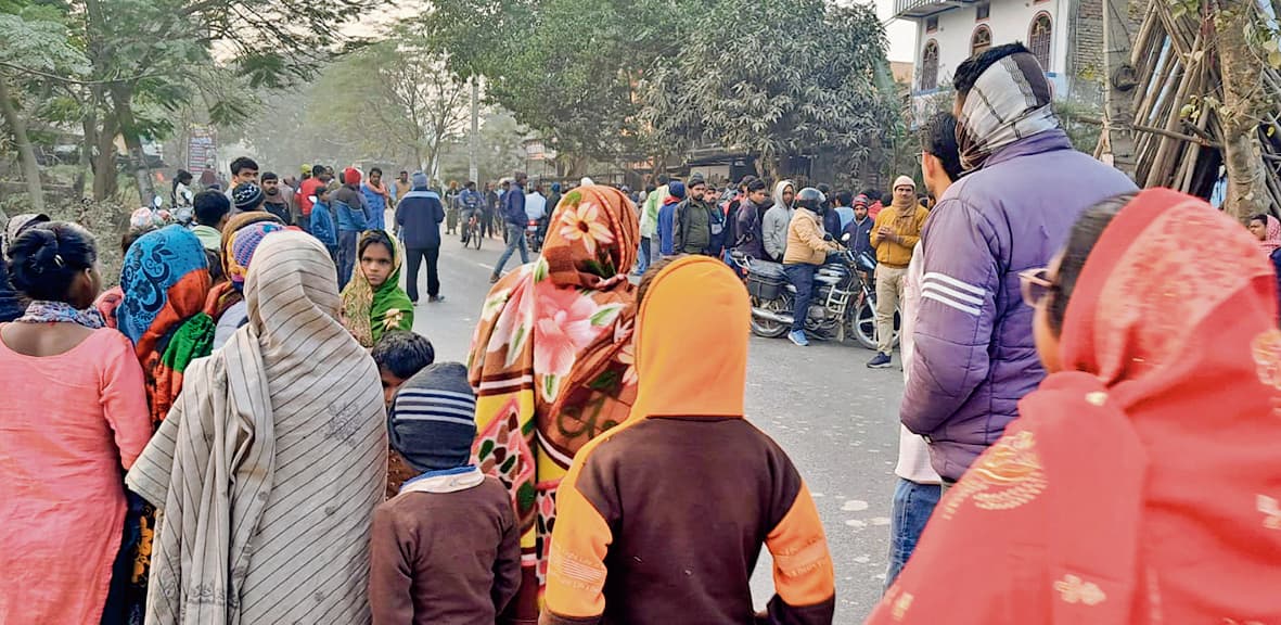 Chhapra News : दो बाइकों की टक्कर में एक युवक की मौत, दो घायल