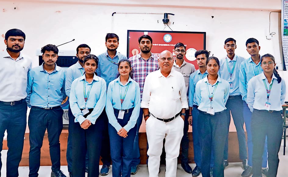 hajipur news. नेशनल एंटरप्रेन्योरशिप चैलेंज में इंजीनियरिंग कॉलेज बिदुपुर की टीम को दूसरा स्थान