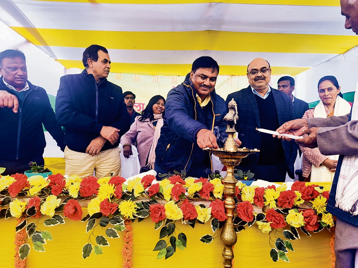 hajipur news. शुरू हुआ किसान मेला सह कृषि प्रदर्शनी, किसानों ने लगाये अपने उत्पाद के स्टॉल