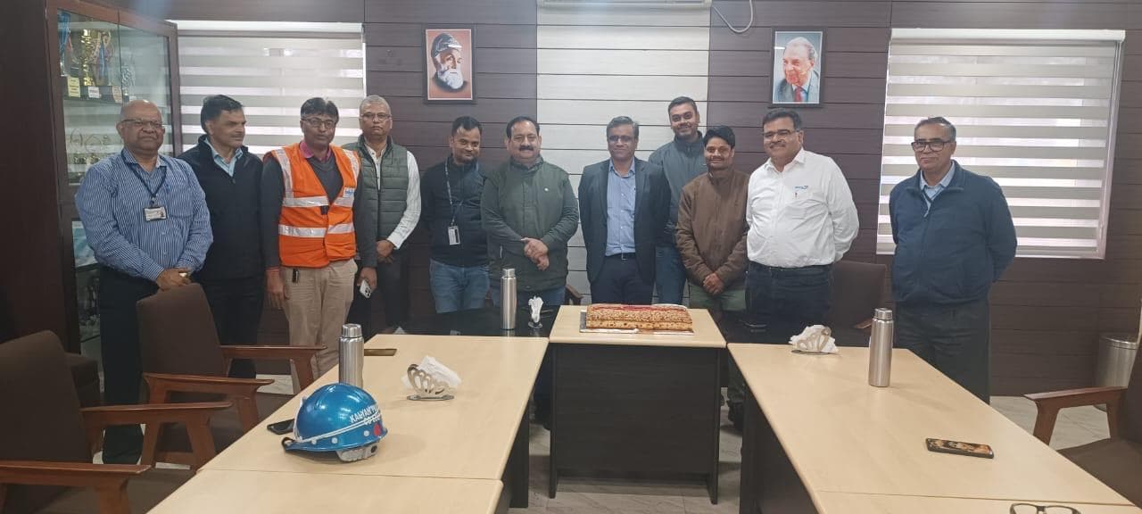 Jamshedpur News : लाइम प्लांट में रिकॉर्ड प्रोडक्शन, कर्मचारियों संग बांटी खुशियां