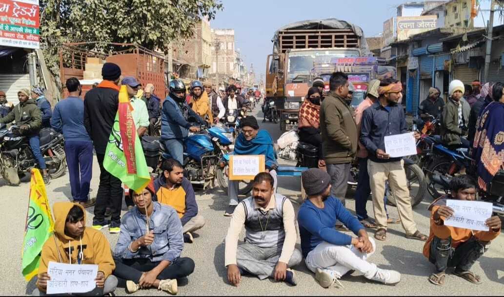 Giridih News: जल जमाव से नाराज ग्रामीणों ने किया रांची-दुमका मुख्य मार्ग जाम