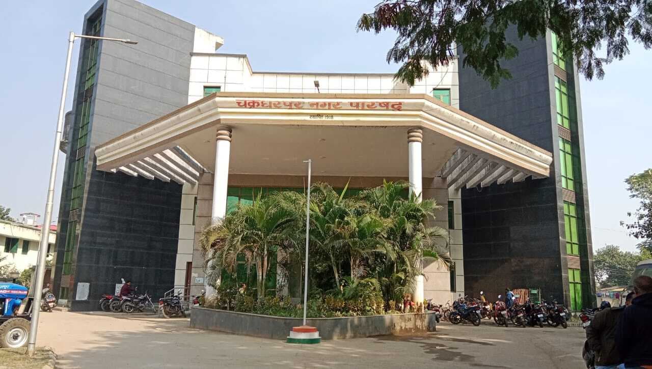 Chaibasa News : 31 मार्च तक होल्डिंग टैक्स करें जमा, नहीं तो 12 प्रतिशत लगेगा अतिरिक्त शुल्क