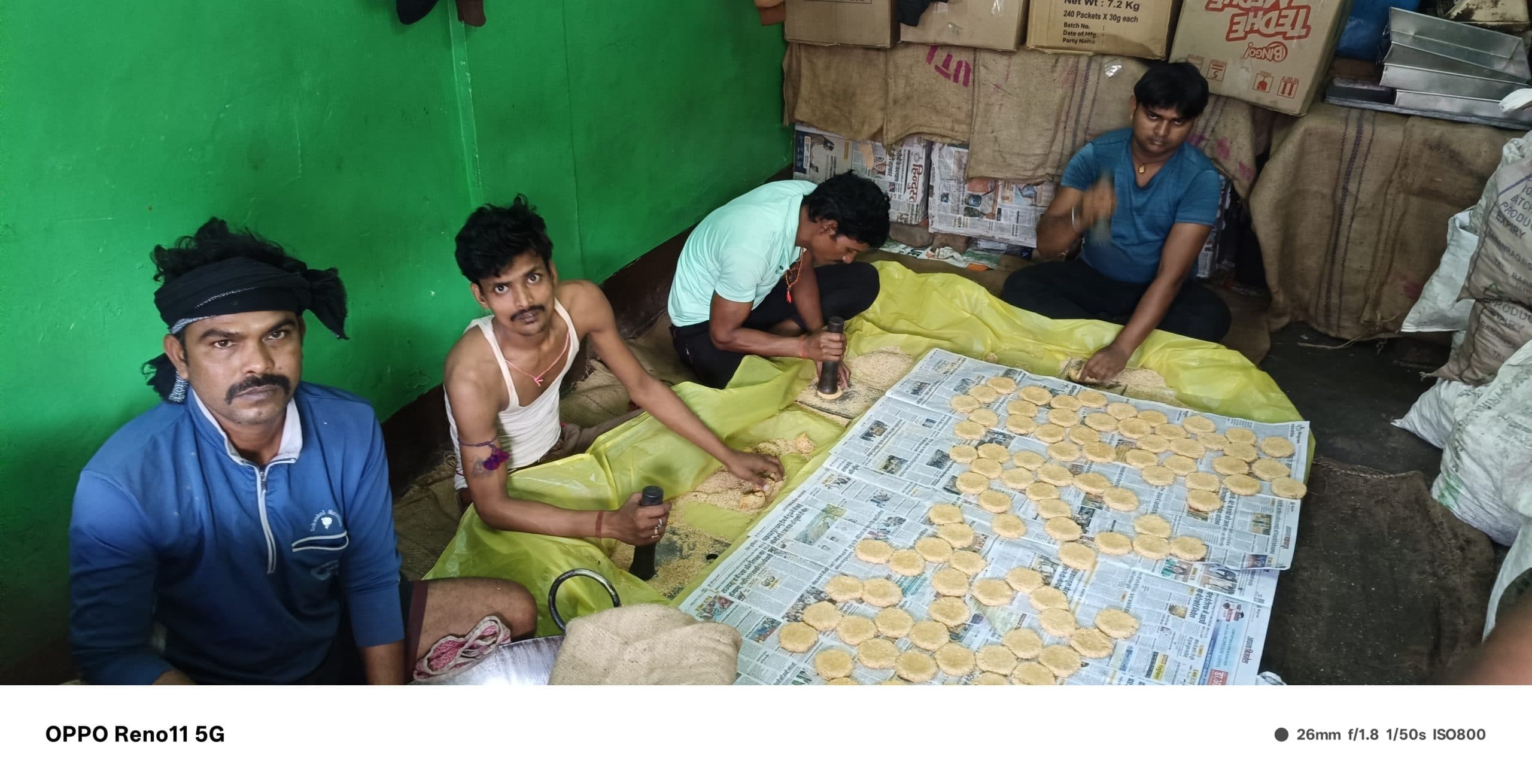 Chiabasa News : तिलकुट की सोंधी महक से गुलजार हो रहा शहर