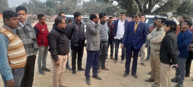 Darbhanga News : कार्यों की गति करें तेज, पंचायत को बनाएं सुसज्जित : राजीव रौशन