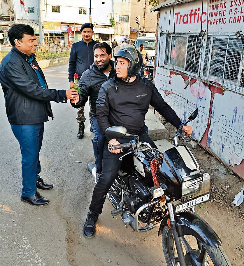 Ranchi News : वाहन जांच के दौरान पल्सर छोड़ भागा युवक, वाहन सीज