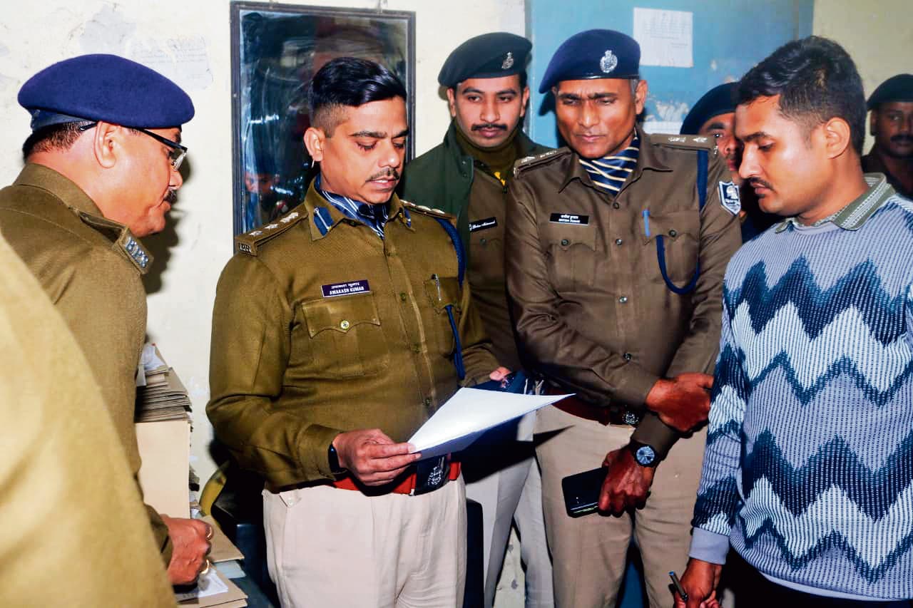 टॉप 10 अपराधियों की सूची तैयार करें