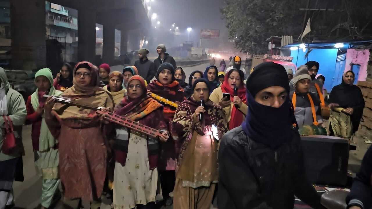 Dhanbad News: चिरकुंडा में प्रकाश पर्व पर निकाली प्रभातफेरी