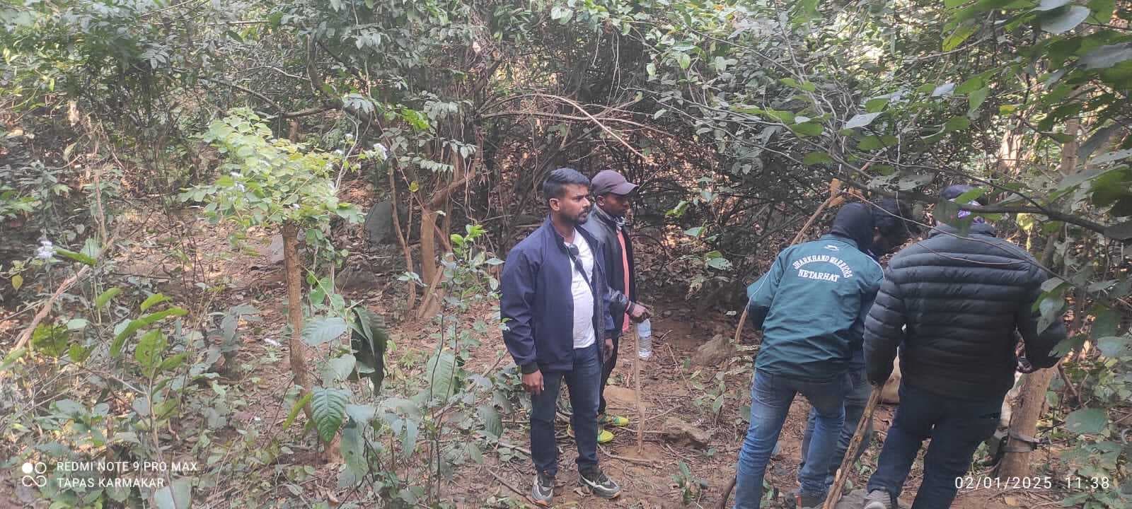 Saraikela News : बालीडीह में मिले बाघ के पंजों के निशान, दूसरी जगह लगेंगे कैमरे