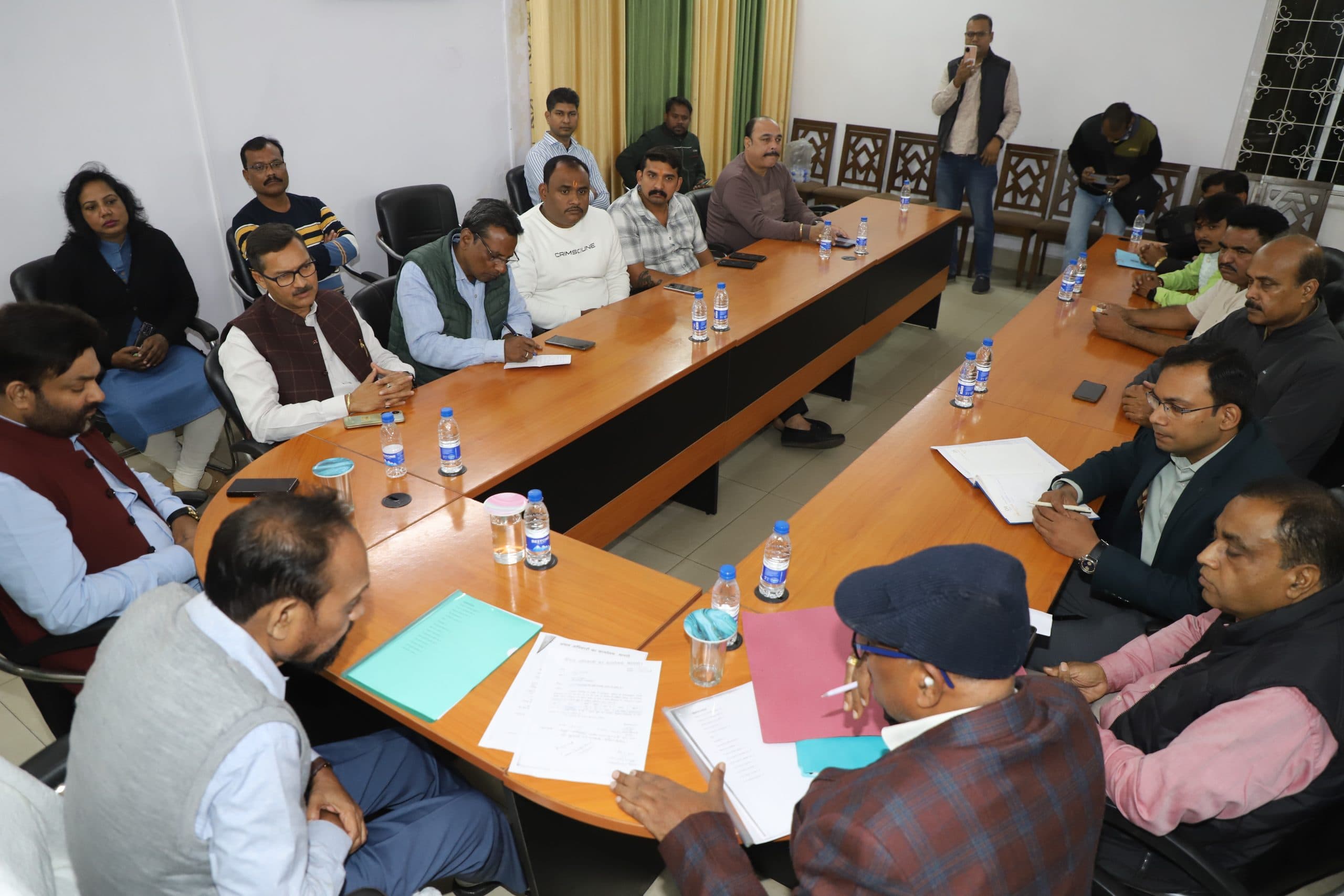 Jamshedpur News : मानगो नगर निगम क्षेत्र में कचरा उठाव की समस्या पर सांसद ने की बैठक