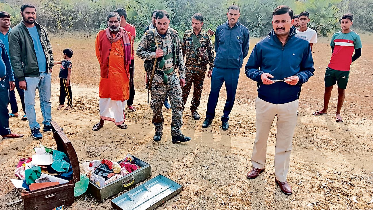 Bokaro News : चंदनकियारी में दो सहोदर भाइयों के घर में लाखों की चोरी