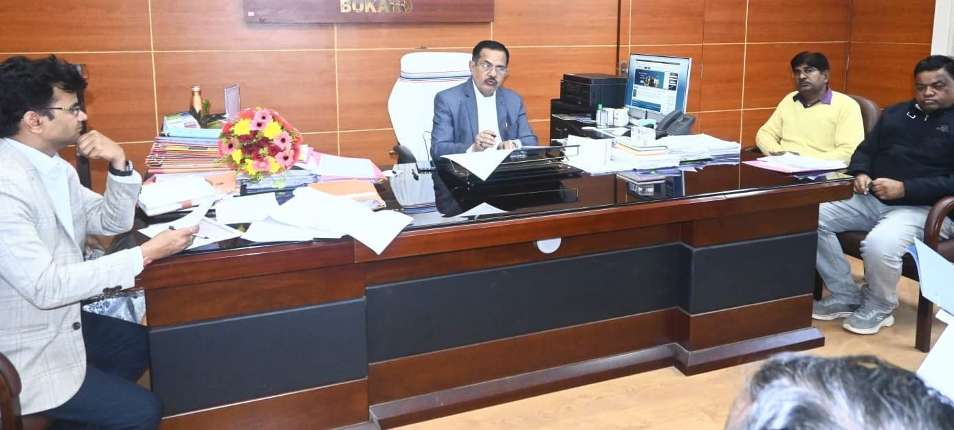 Bokaro News : अपूर्ण योजनाओं को पूरा करने में लाएं तेजी : डीडीसी