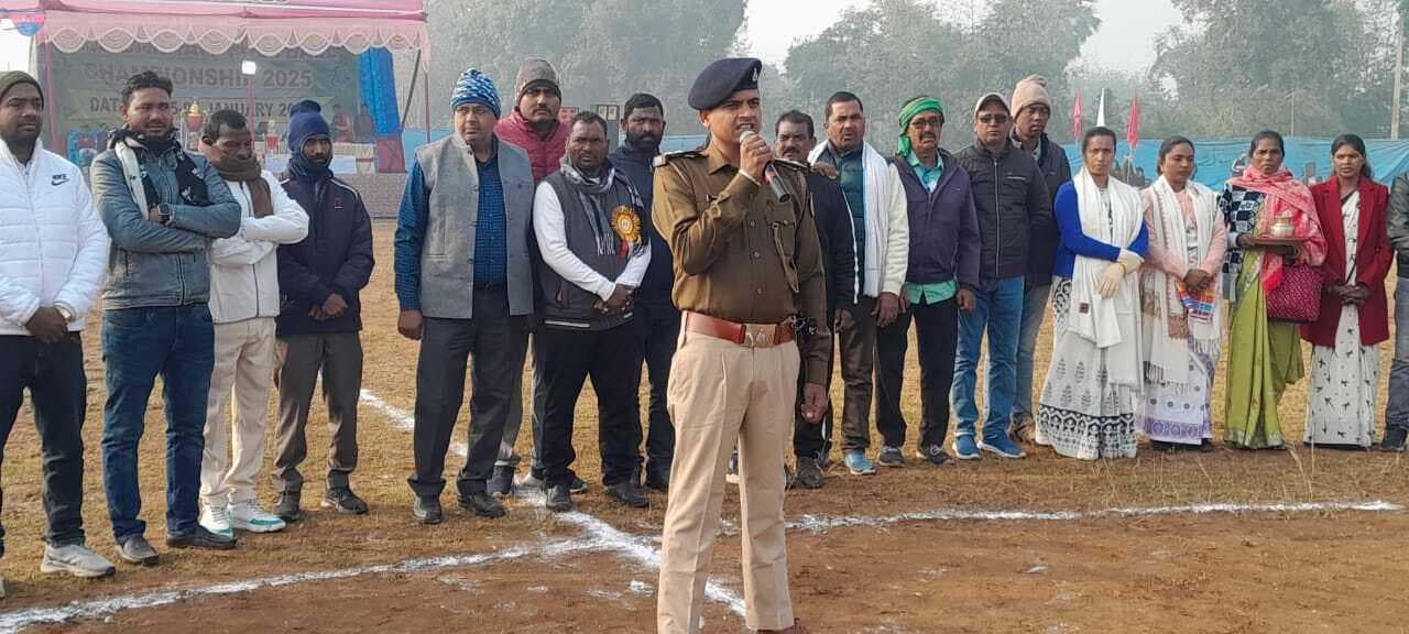 फुटबॉल का पहला मुकाबला बहादुरगढ़ ने 2-0 गोल से जीता