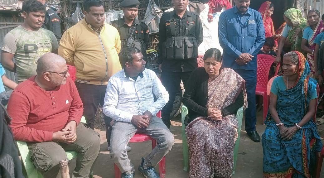 अलाव की चिंगारी से फैली आग में झुलसने से अधेड़ की  मौत